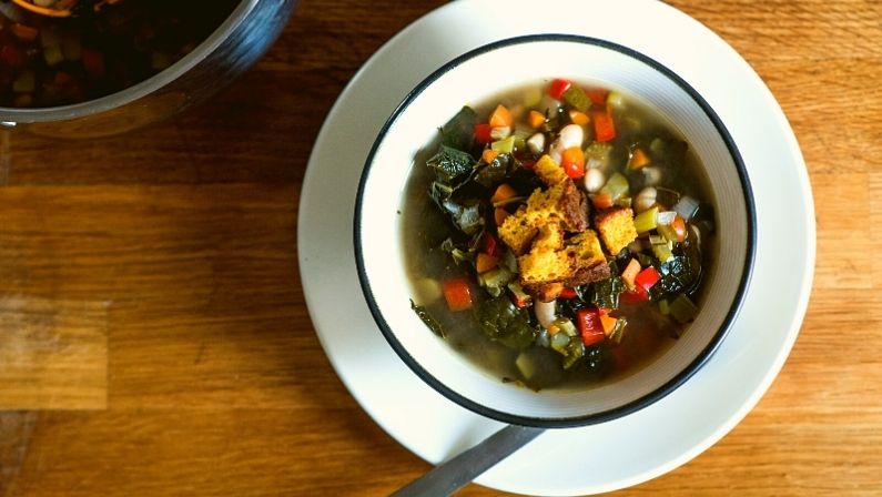 How to make vegan soup (with my rustic bean soup recipe)