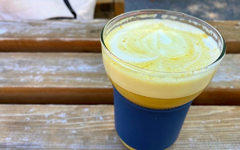 What I eat in a day as a vegan - Golden turmeric latte