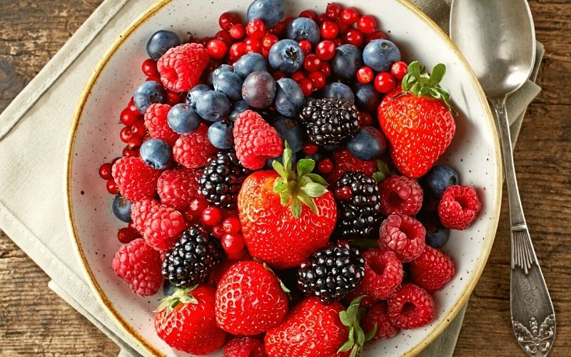 Should we cook with oil - bowl of berries